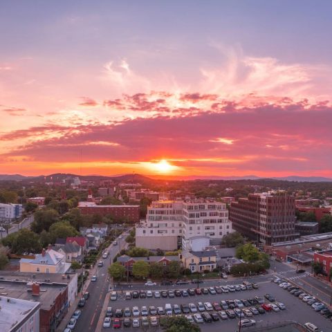 Attain at Chic's Beach quiet tree-lined street with Greenway